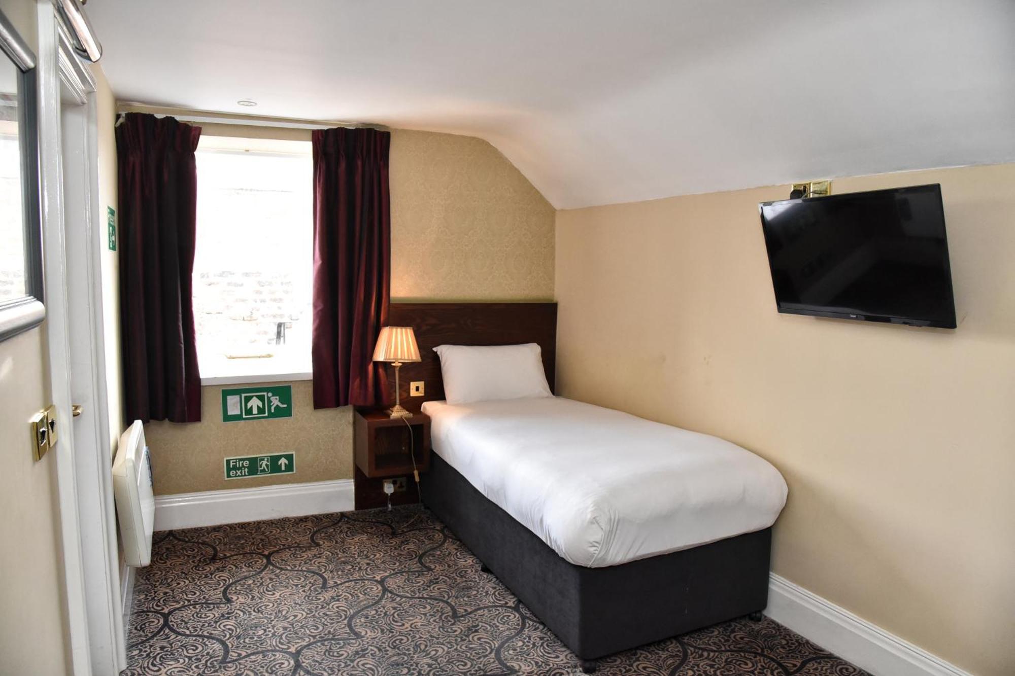 The Castle Hotel Wetherspoon Ruthin Kültér fotó