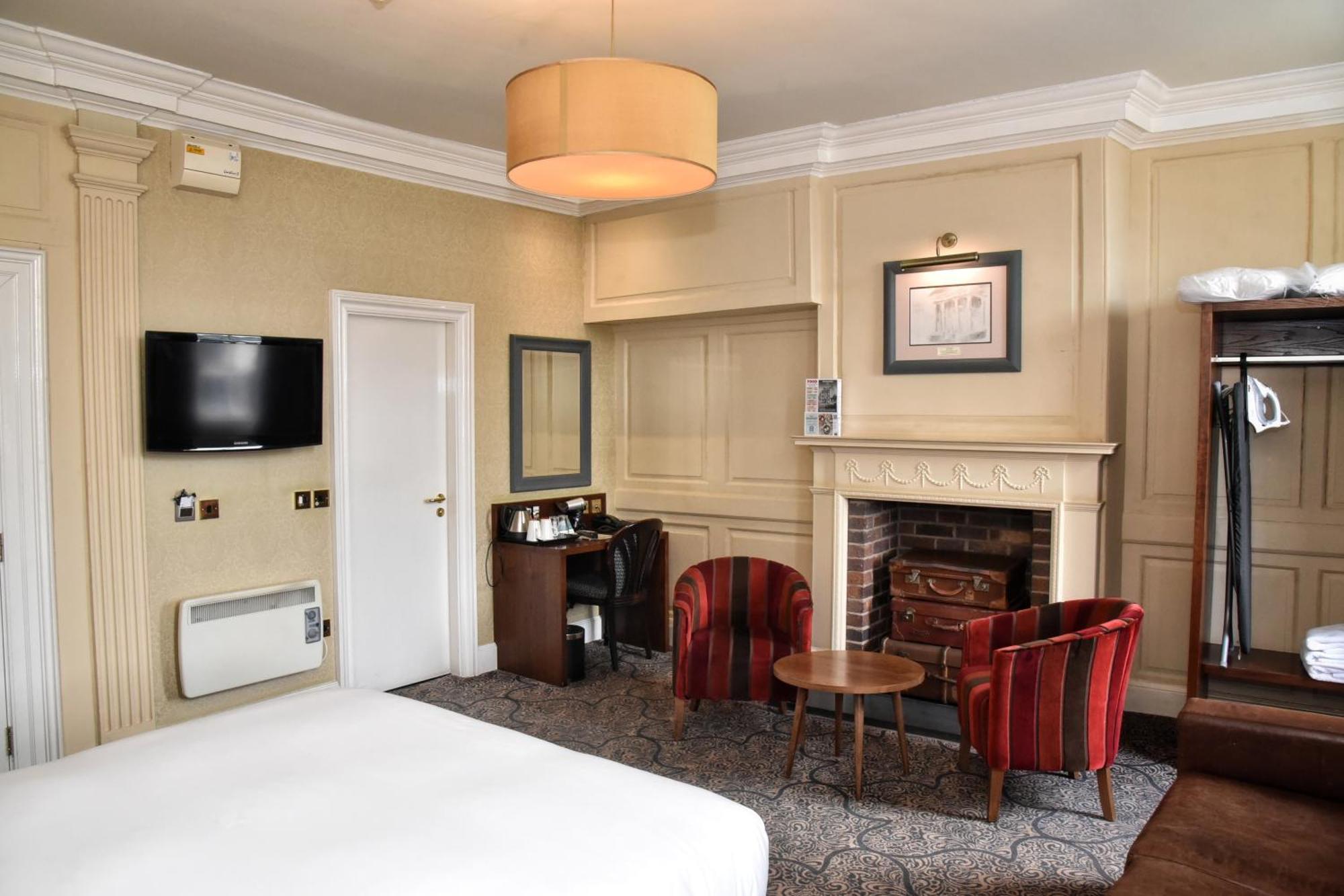 The Castle Hotel Wetherspoon Ruthin Kültér fotó