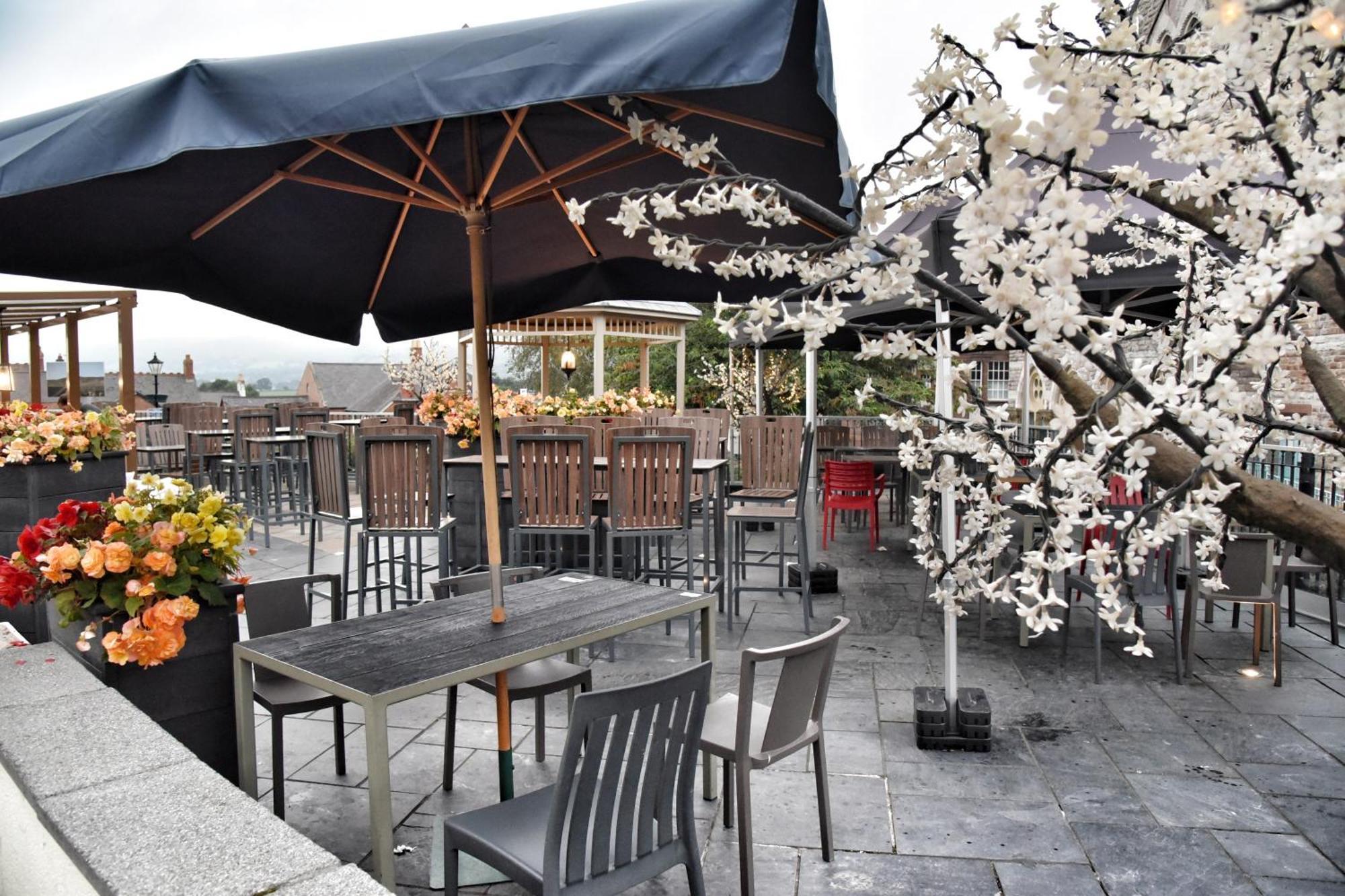 The Castle Hotel Wetherspoon Ruthin Kültér fotó