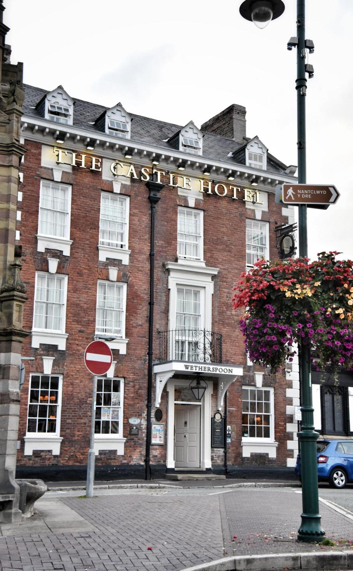 The Castle Hotel Wetherspoon Ruthin Kültér fotó