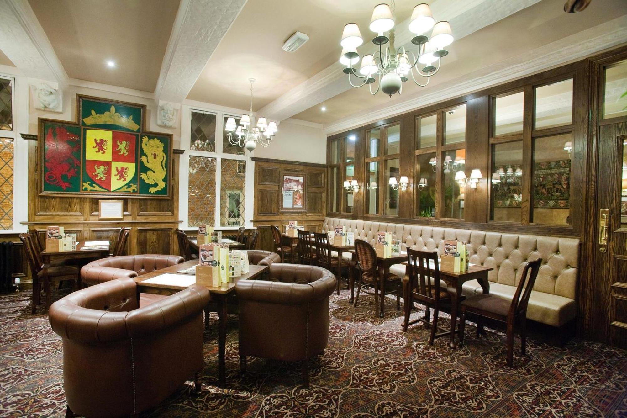 The Castle Hotel Wetherspoon Ruthin Kültér fotó